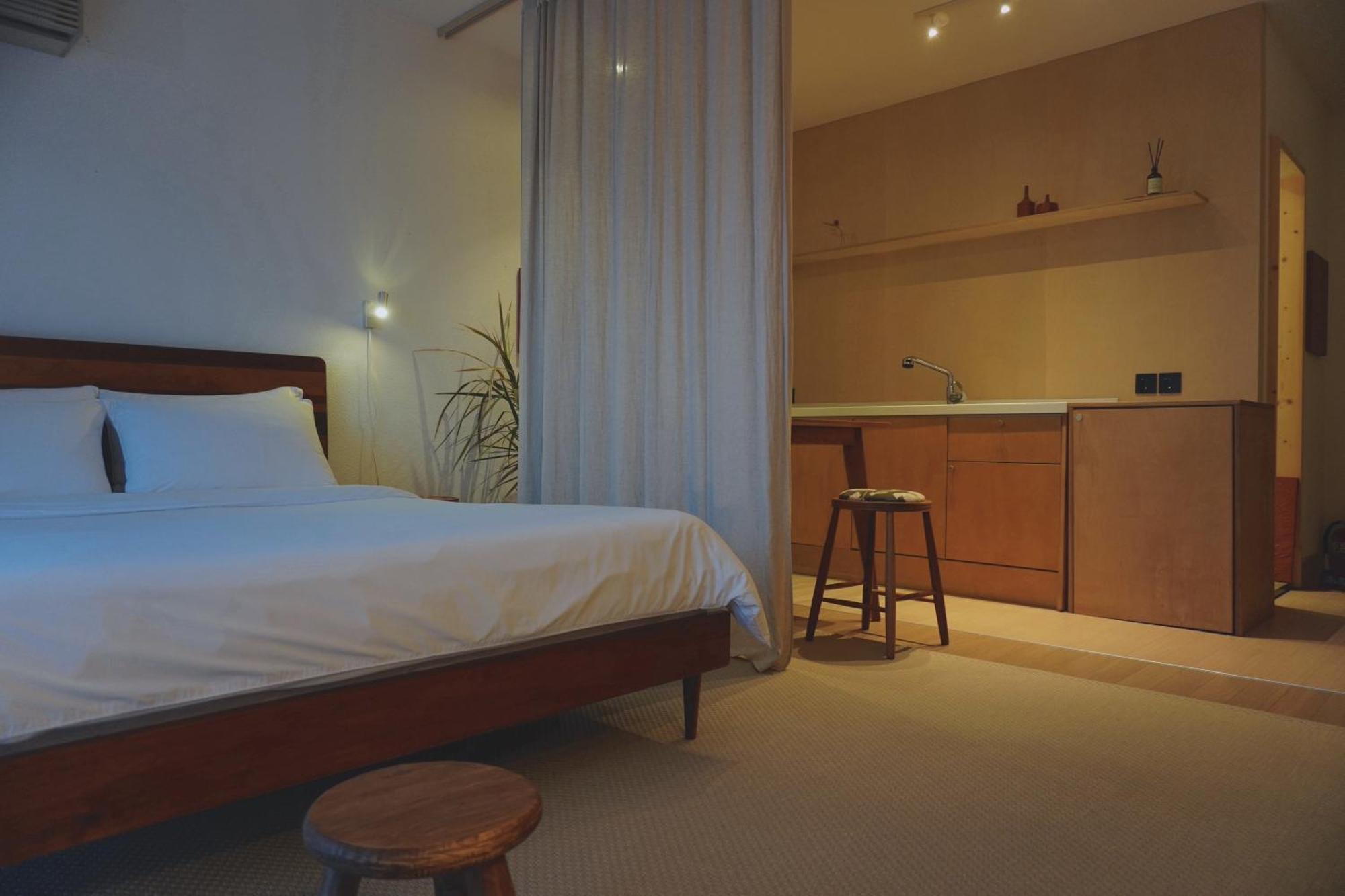 At Corner Resort & Garden Чеджу Екстериор снимка