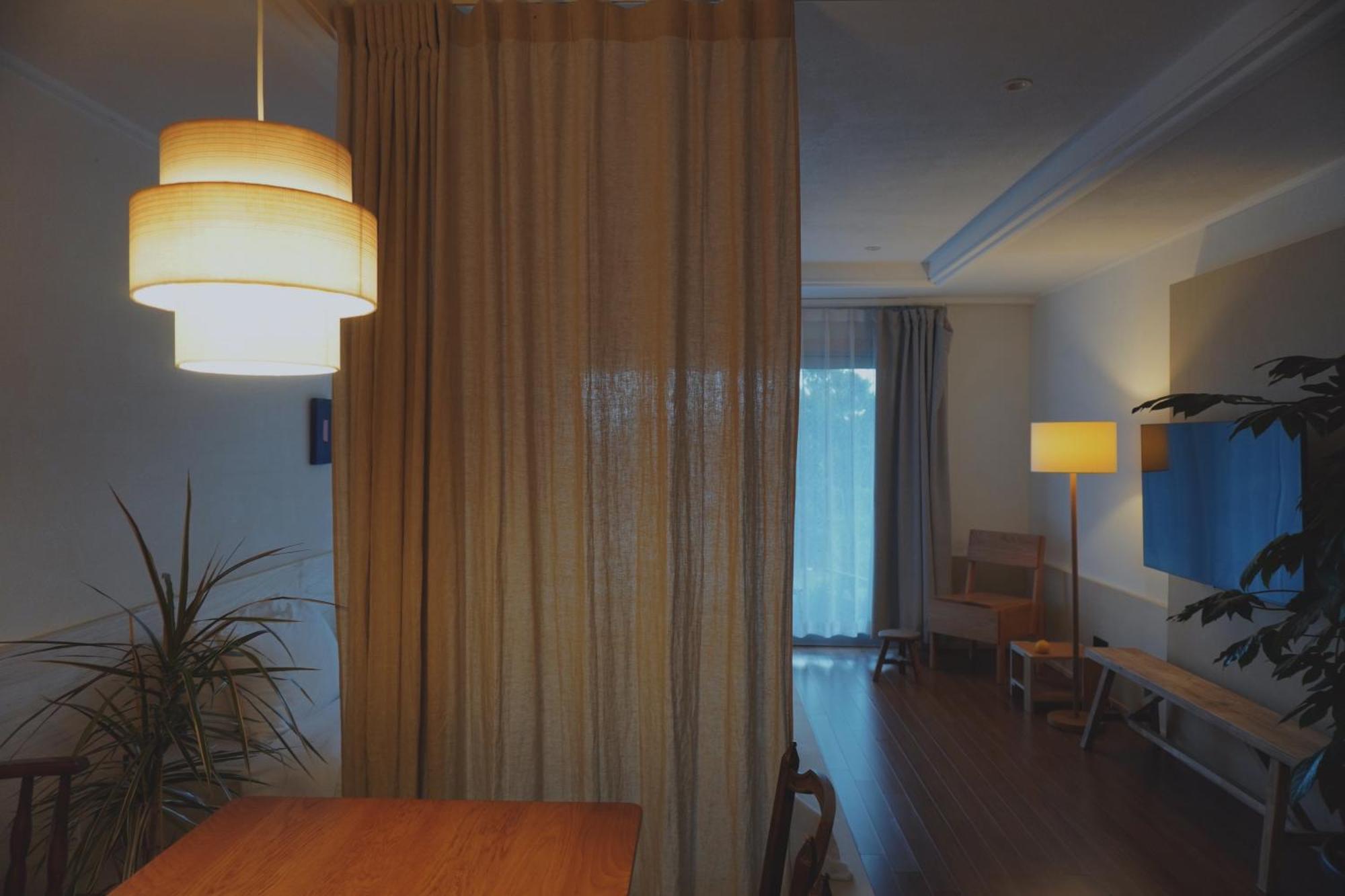 At Corner Resort & Garden Чеджу Екстериор снимка