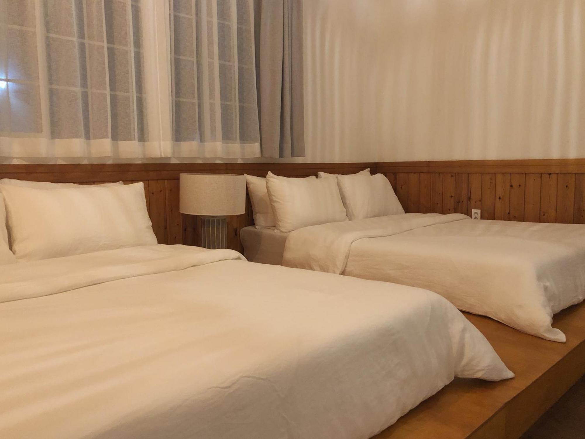 At Corner Resort & Garden Чеджу Екстериор снимка