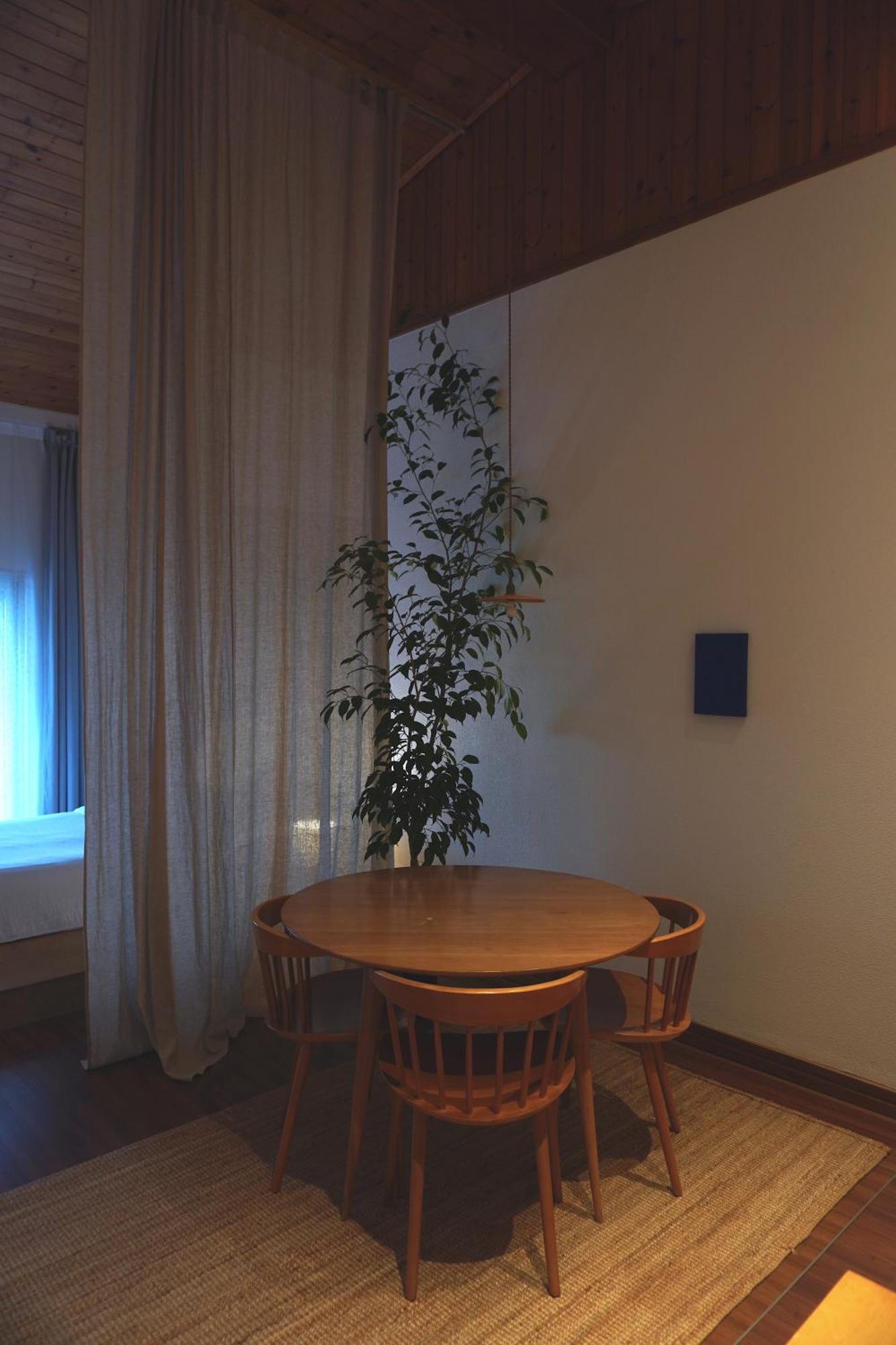At Corner Resort & Garden Чеджу Екстериор снимка